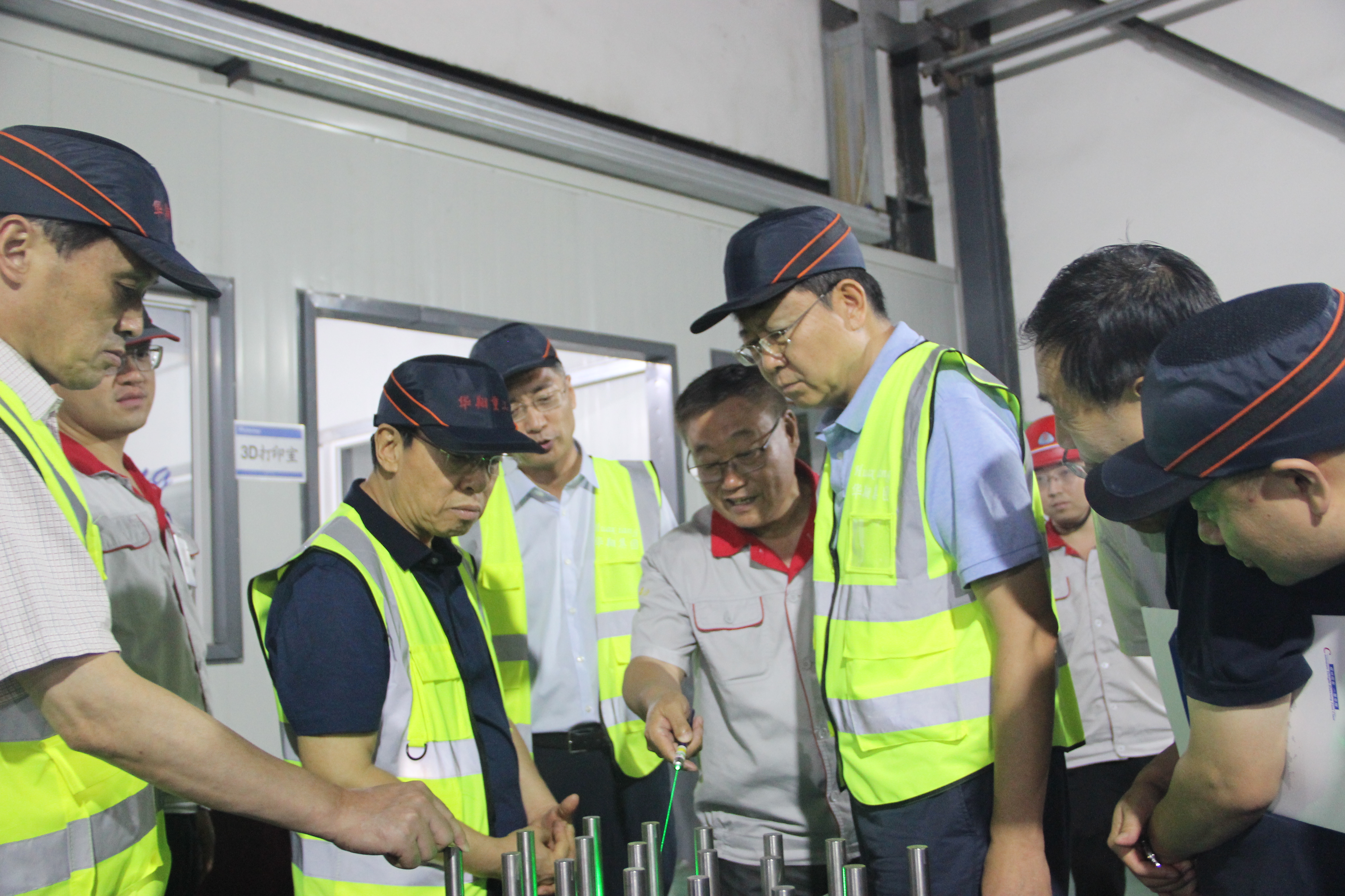 山西省人民政府原副省長(zhǎng)、中國(guó)生產(chǎn)力學(xué)會(huì)會(huì)長(zhǎng)、山西省資源型經(jīng)濟(jì)轉(zhuǎn)型促進(jìn)會(huì)總顧問(wèn)牛仁亮一行蒞臨我司調(diào)研