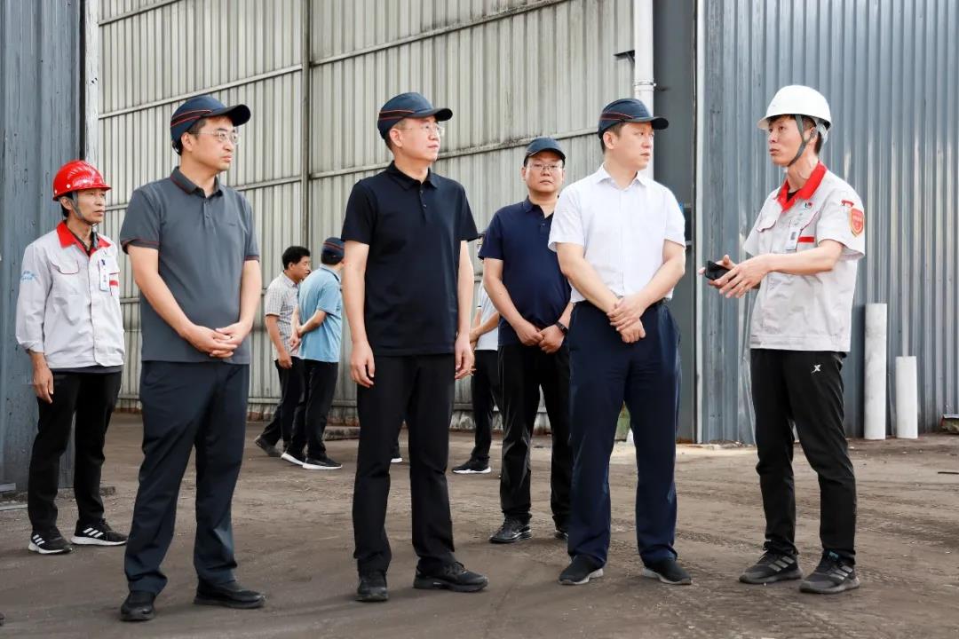 市委常委、副市長(zhǎng)、翼城縣委書記王淵到華翔（翼城）新材料科技園現(xiàn)場(chǎng)辦公