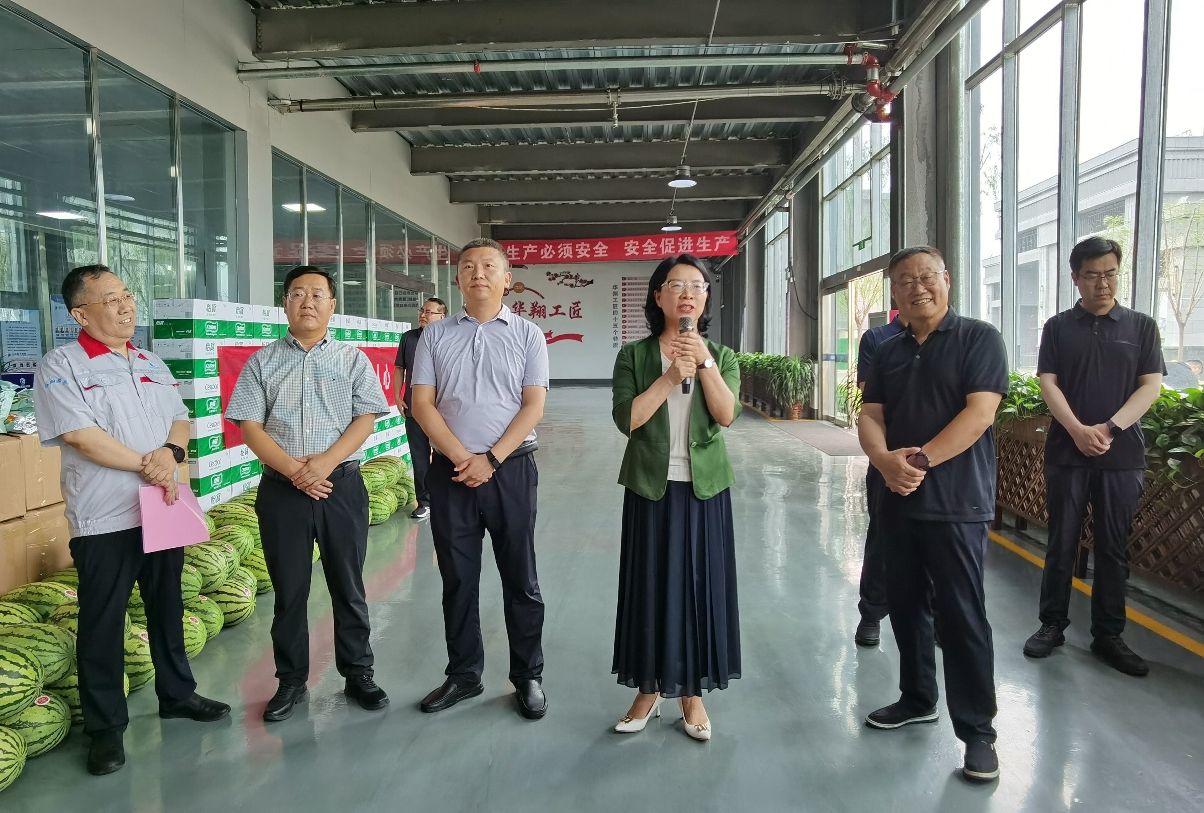 清涼慰問(wèn)暖人心、凝心聚力鼓干勁