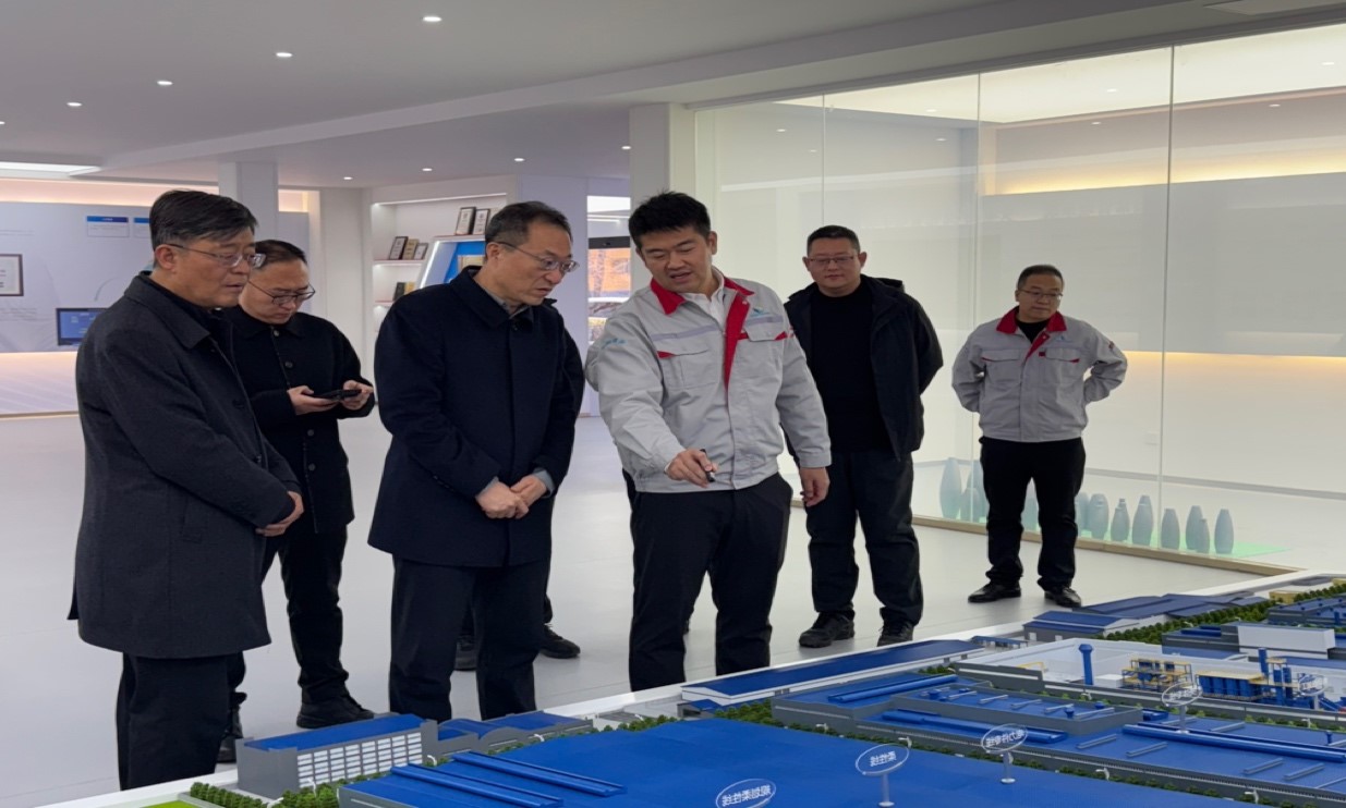 臨汾經(jīng)濟(jì)開(kāi)發(fā)區(qū)黨工委書(shū)記、管委會(huì)主任白建成一行深入華翔圣德曼新能源汽車(chē)零部件產(chǎn)業(yè)園調(diào)研